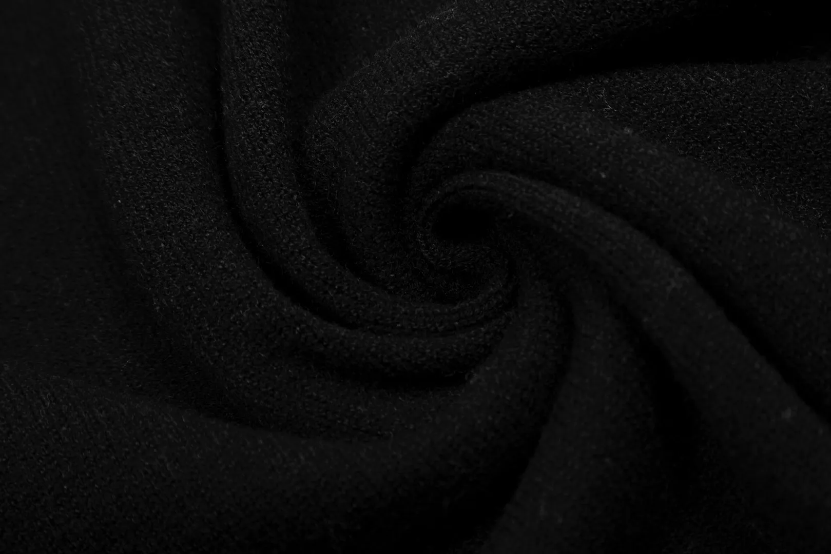 P220 Top quality" Style number: DS016# [Ralph Lauren V-neck solid color pony embroidered logo wool velvet knitted shawl cardigan] ✅Ralph Lauren Lazy‌oversize style basic classic versatile ten-color shawl cardigan ✅Main supplier platform live broadcast Wholesale entities Out of stock will be replenished Not off the shelf ✅ZP quality 1:1 version Can scan the code to enter the GF website Counter quality ✅Details and quality are the only one in Guangzhou. Light luxury wool. Focus on high-end. Cost-effective. Needless to say good quality. ✅Restore the original version. Can wear 190 pounds. Loose, comfortable and stress-free. ✅Loose upper body, oversize and lazy style. Must-have style for goddess ootd. ✅Good-looking clothes are never picky. Recommended for goddess wardrobe. Taro Purple, Light Khaki, Chinese Red, Anchor Red